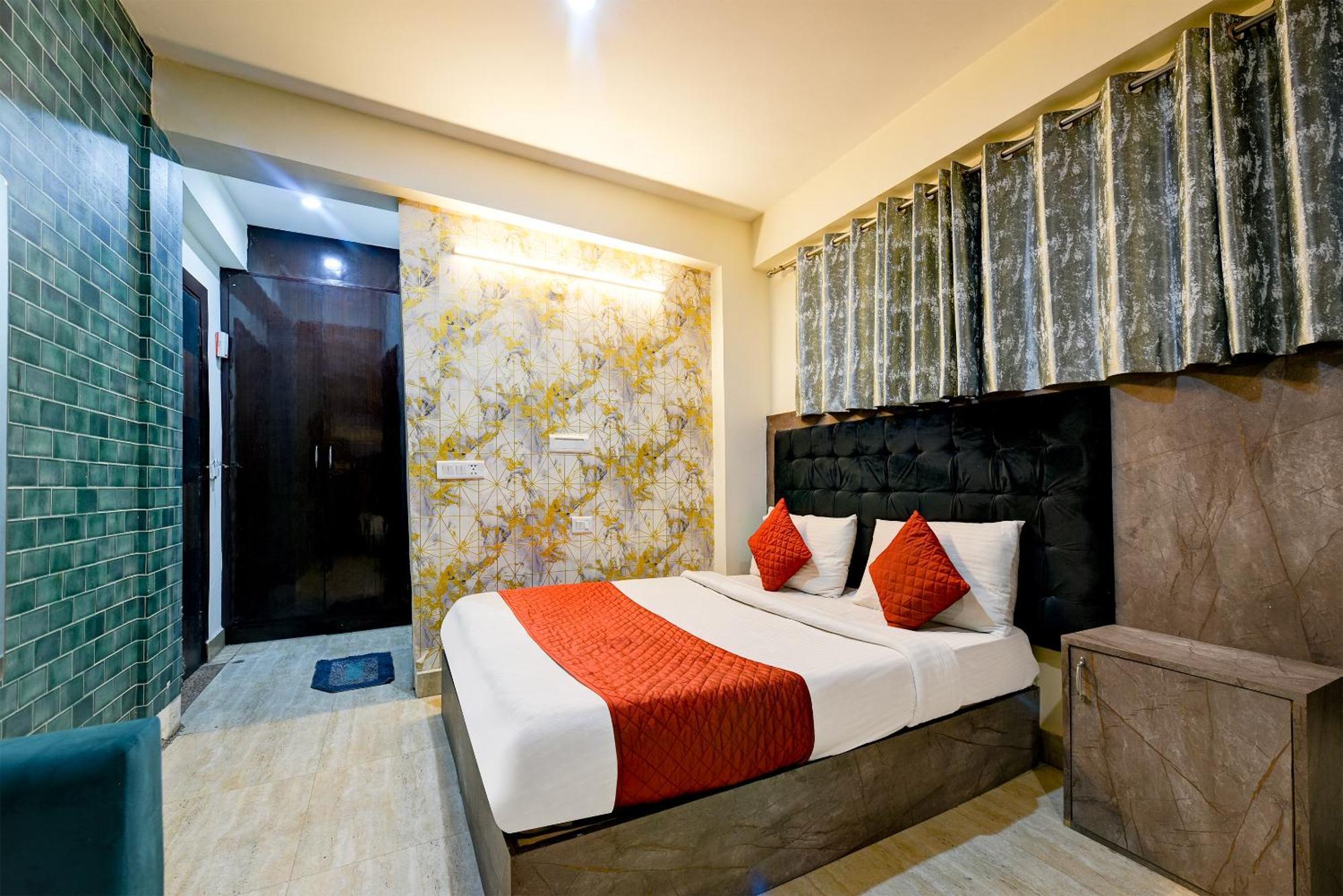 Hotel Sky View At Airport New Delhi Exteriör bild